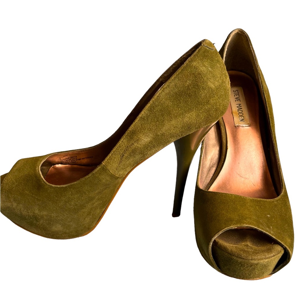 Steve Madden Heels - preloved but great condition! 7.5 olive green faux suede